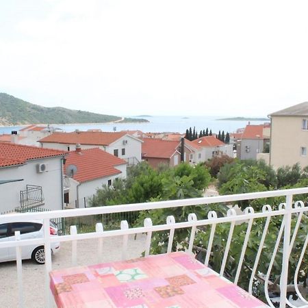 Apartments Ada Примоштен Екстер'єр фото