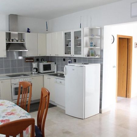 Apartments Ada Примоштен Екстер'єр фото