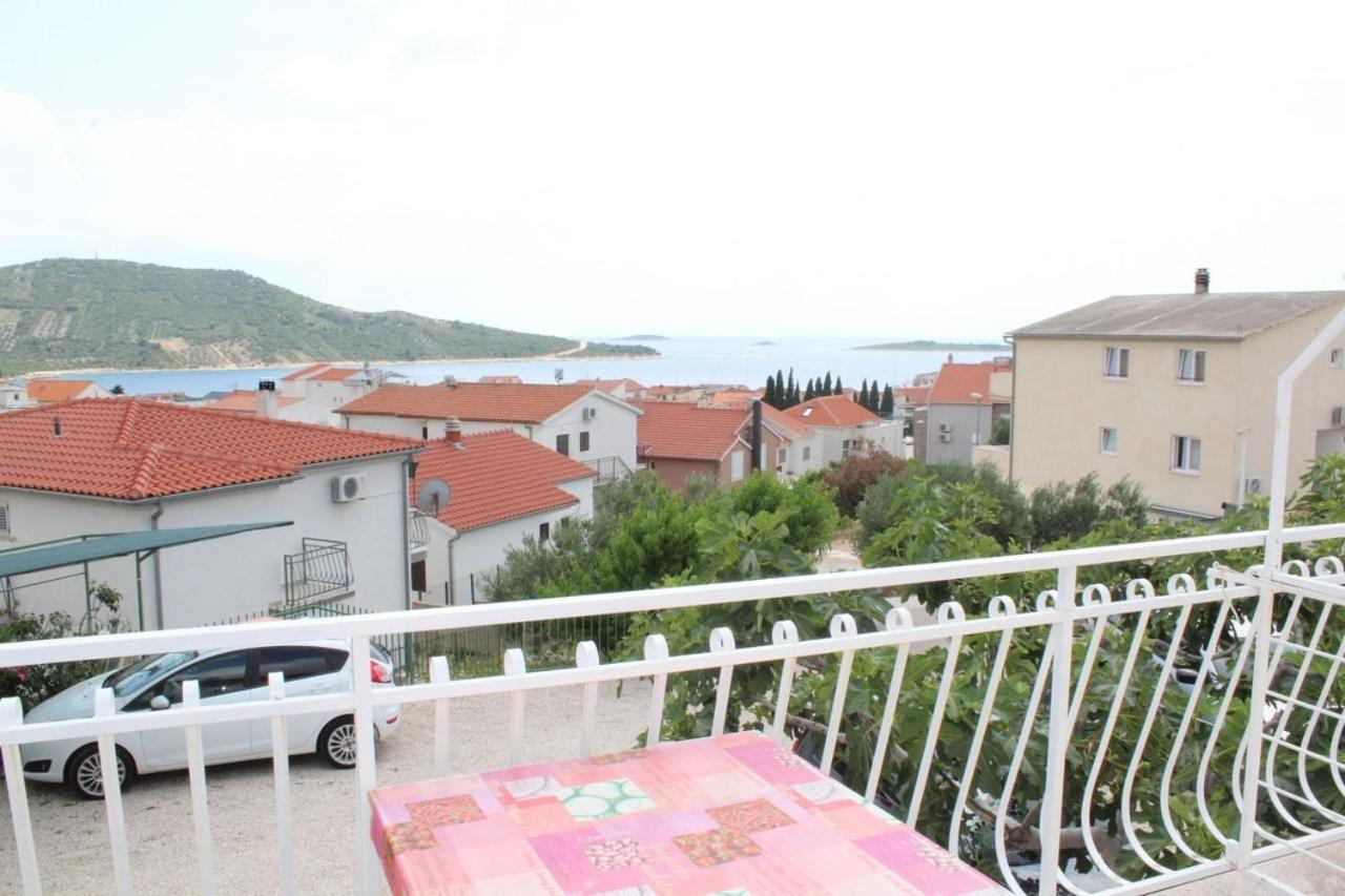 Apartments Ada Примоштен Екстер'єр фото