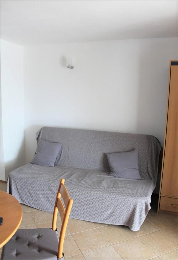 Apartments Ada Примоштен Екстер'єр фото