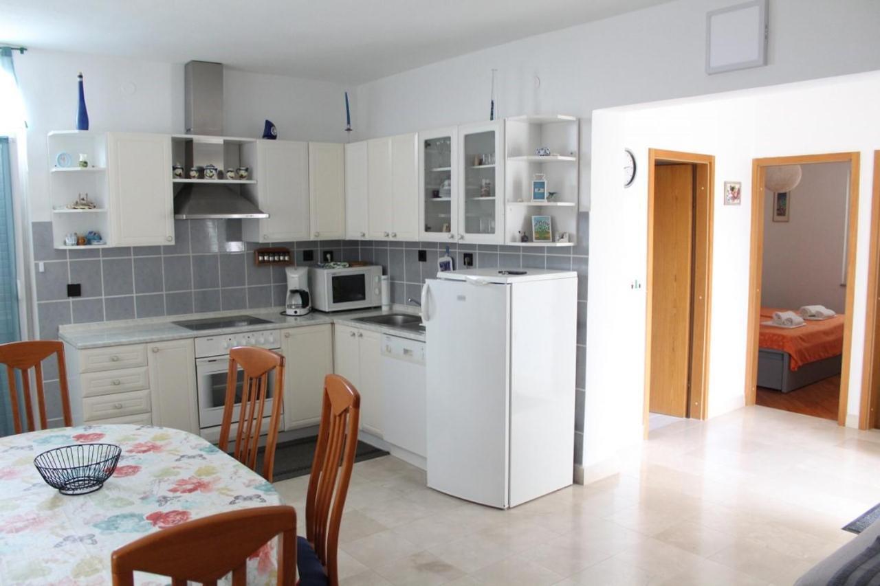 Apartments Ada Примоштен Екстер'єр фото