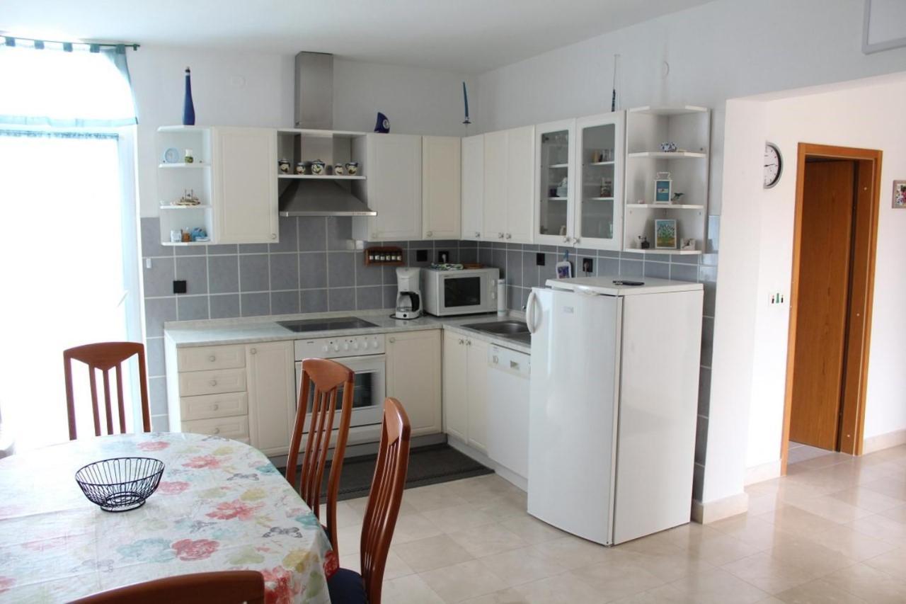 Apartments Ada Примоштен Екстер'єр фото